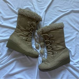 SOLD!! Faded glory tan furry snow boots